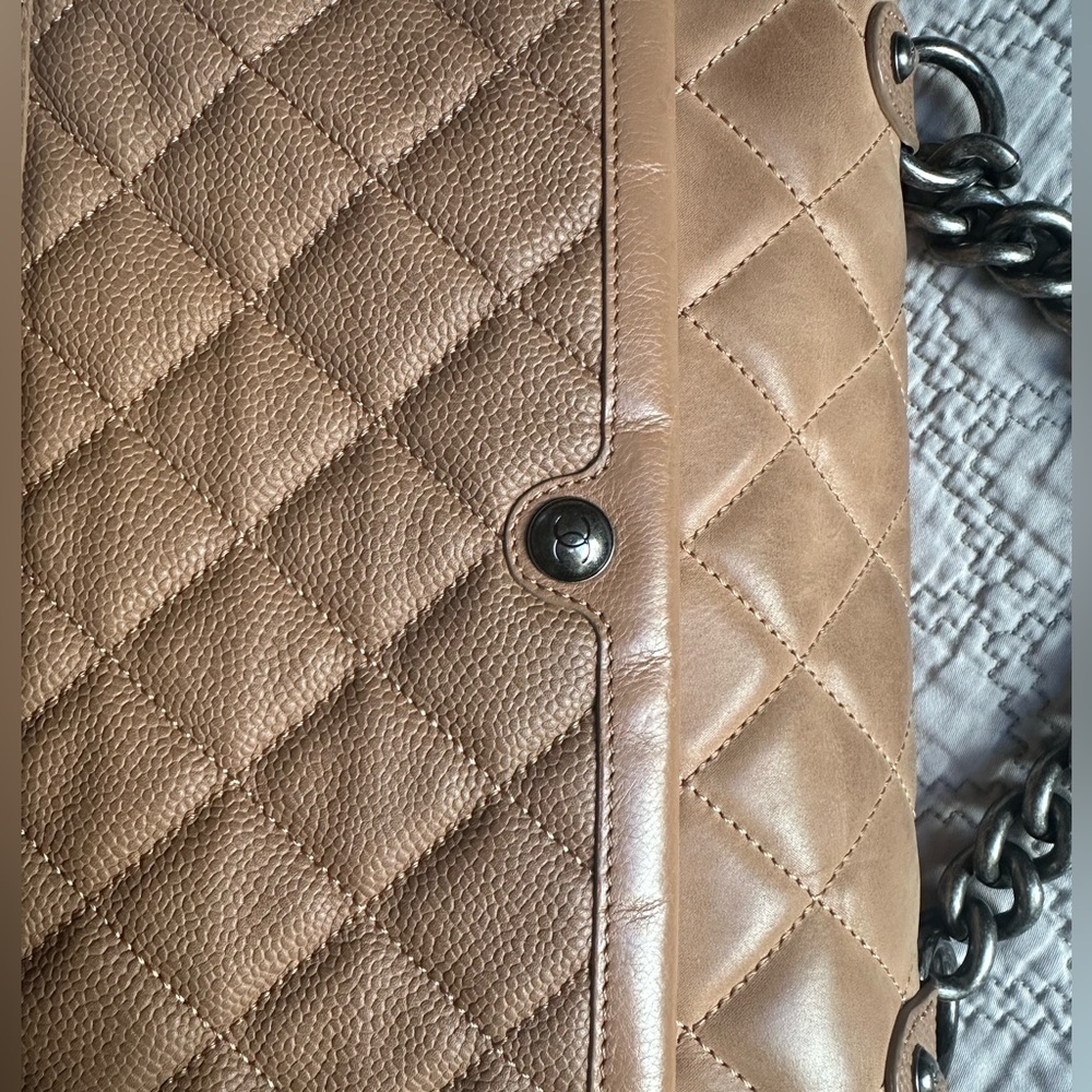 CHANEL Caviar & Calfskin Quilted Medium Flap Bag - Picture 8 of 16